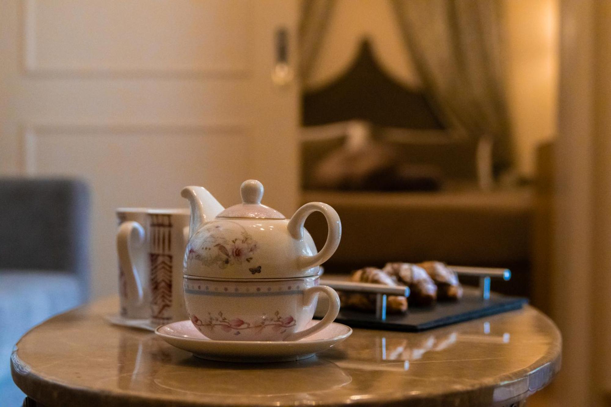 April Luxury Suites (Adults Only) Rhodes City Room photo
