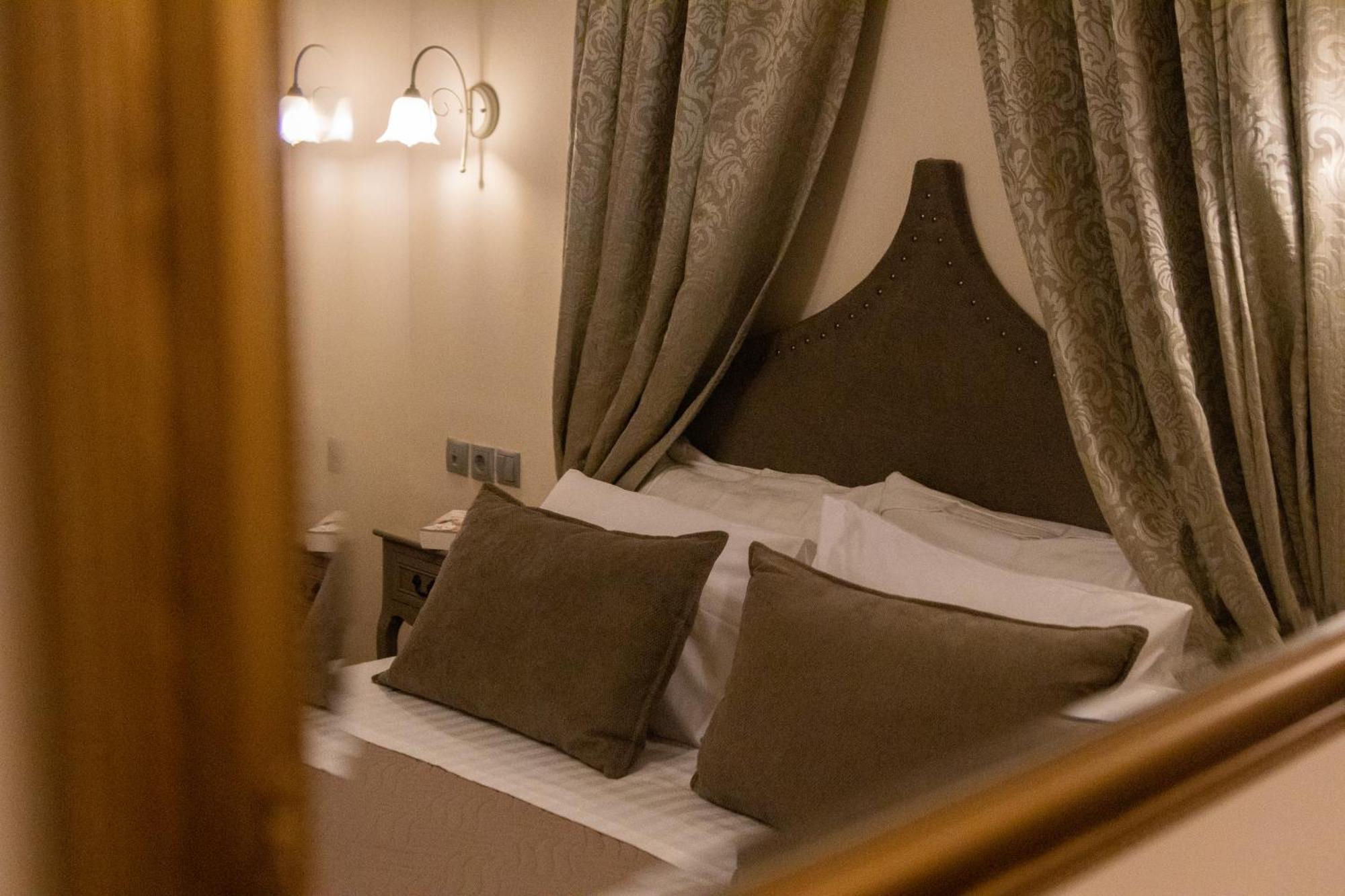April Luxury Suites (Adults Only) Rhodes City Room photo