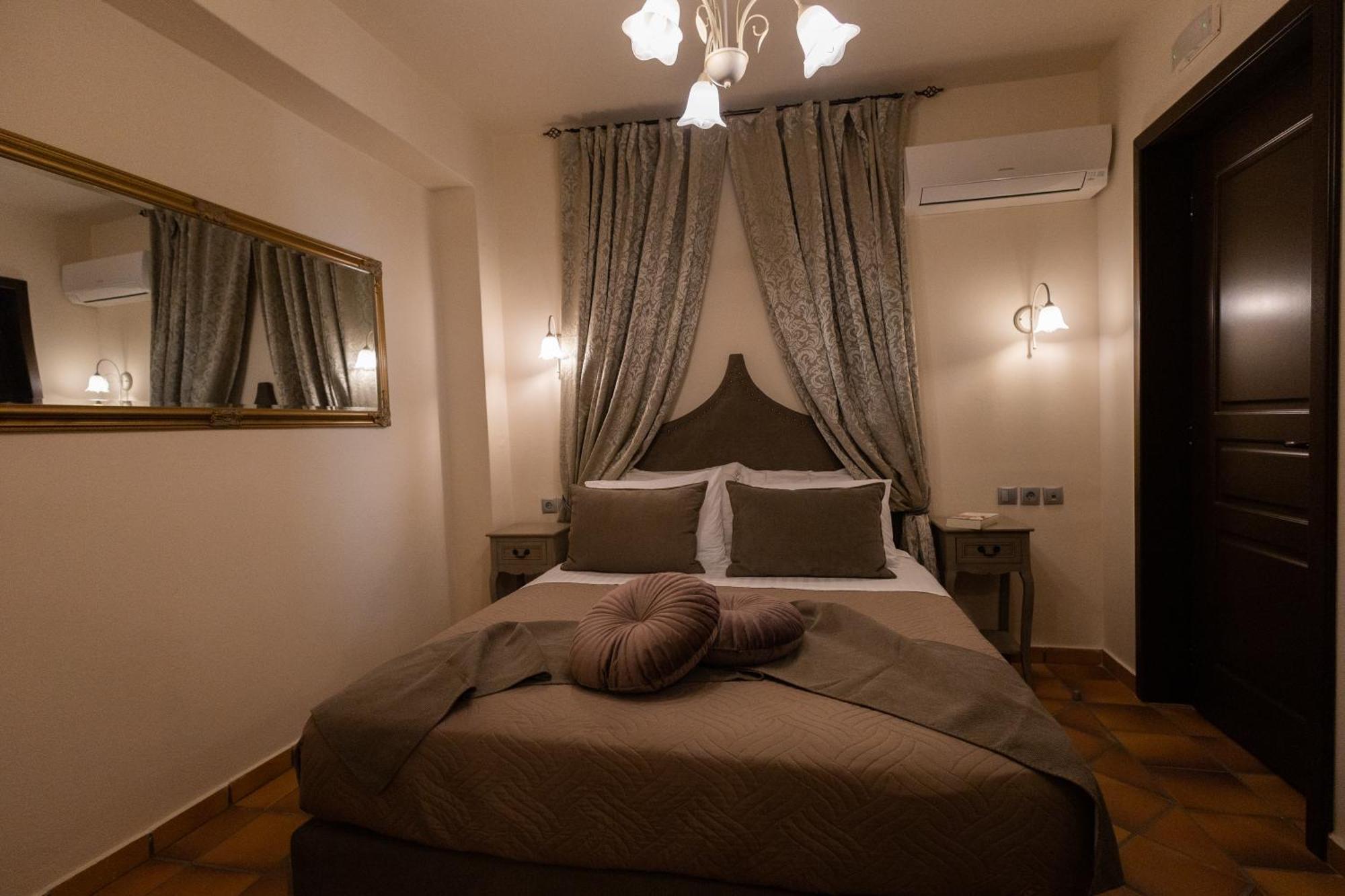 April Luxury Suites (Adults Only) Rhodes City Room photo